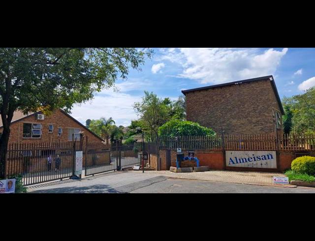 3 BEDROOM APARTMENT FOR SALE IN WILGEHEUWEL